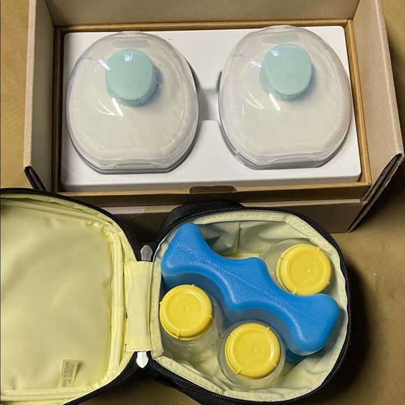 Wearable Breast Pump with Clear and Mint Design - Picture 11 of 13